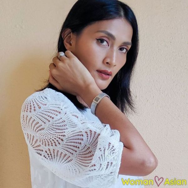 agnes monica