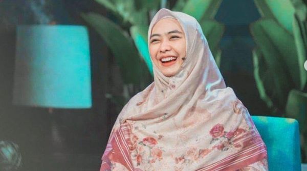 dewi tidak berhijab