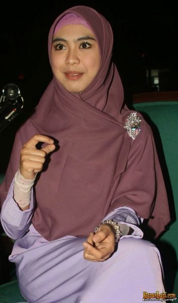 ustadzah oki setiana