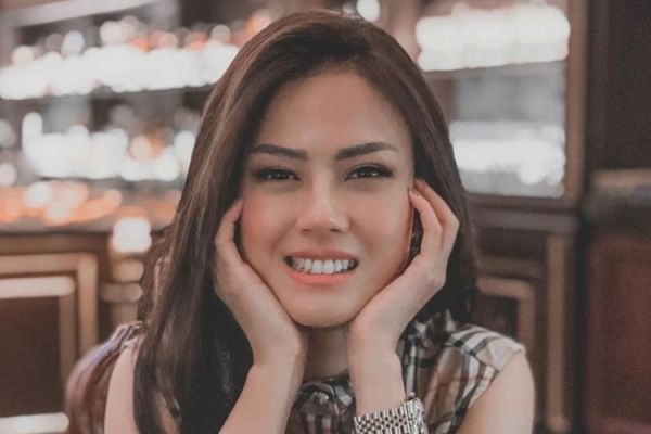 selebriti bugil