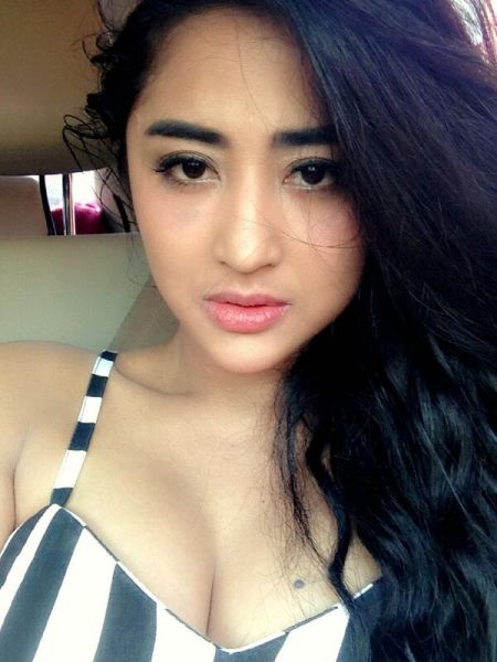 dewi persik ciuman